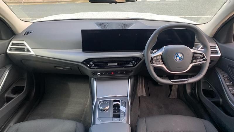 Used BMW 330e Sport Line 288 HP (211 kW) 2025 White