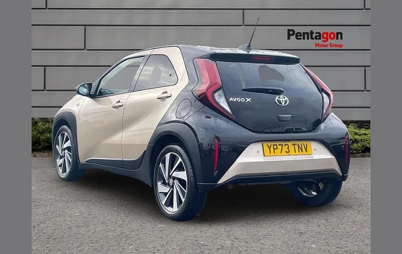 Used Toyota Aygo X 71 HP (52 kW) 2024 Beige SUV
