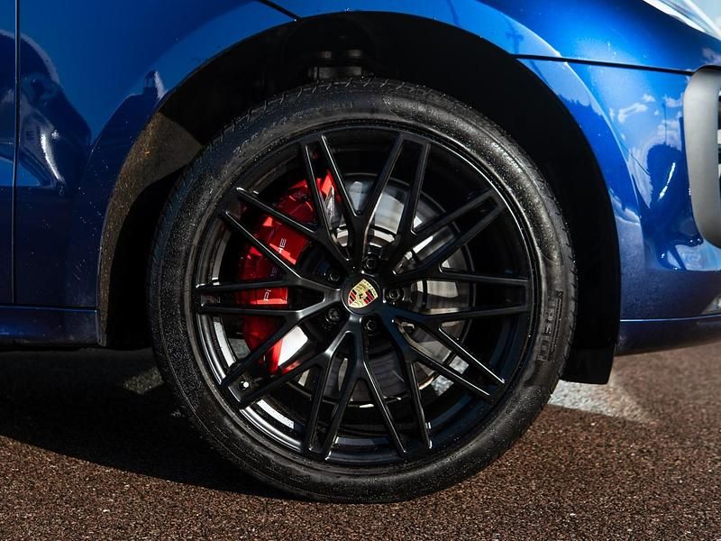 Used Porsche Macan 2024 Gentian blue metallic SUV