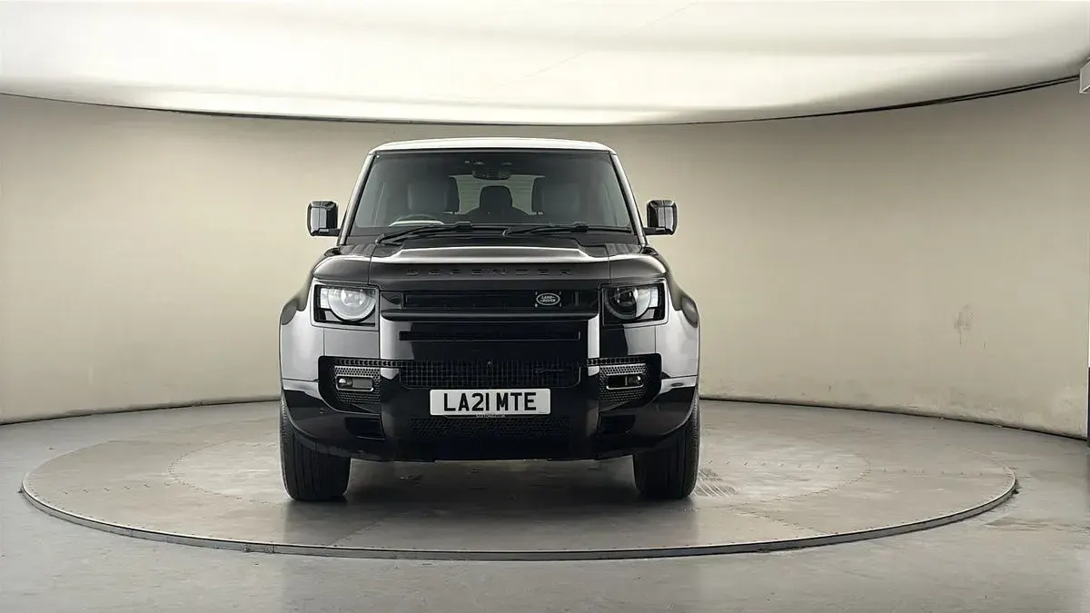 Used Land Rover Defender HSE Dynamic 250 HP (183 kW) 2021 Santorini black SUV