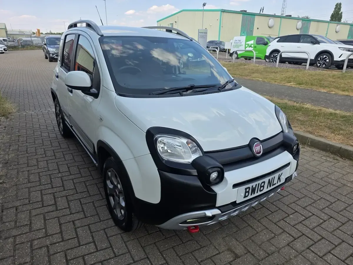 Used Fiat Panda Cross Cross 90 HP (66 kW) 2018 White Hatchback