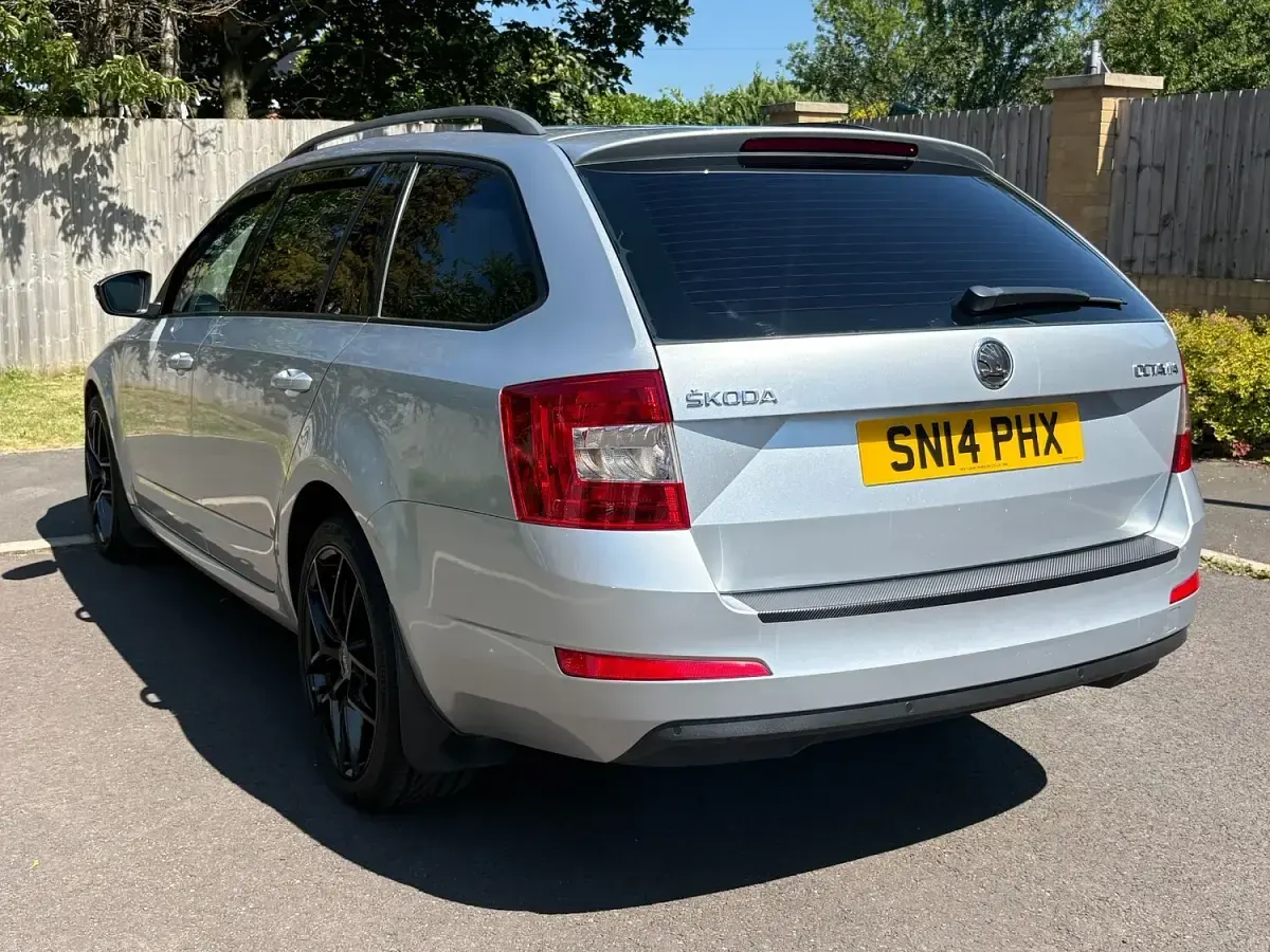 Used Skoda Octavia SE 184 HP (135 kW) 2014 Silver Estate