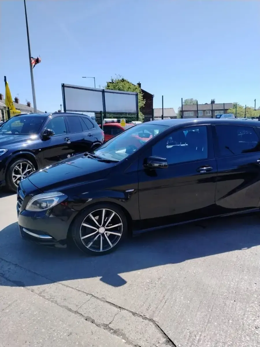 Usado Mercedes B200 2012 Preto Monovolume