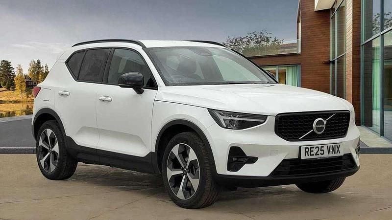 Crystal white Used 2025 Volvo XC40 Plus SUV | £30,000 - Image 1/4