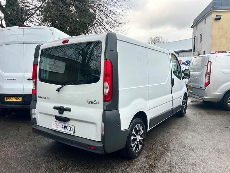 Used Renault Trafic 115 HP (84 kW) 2011 White MPV