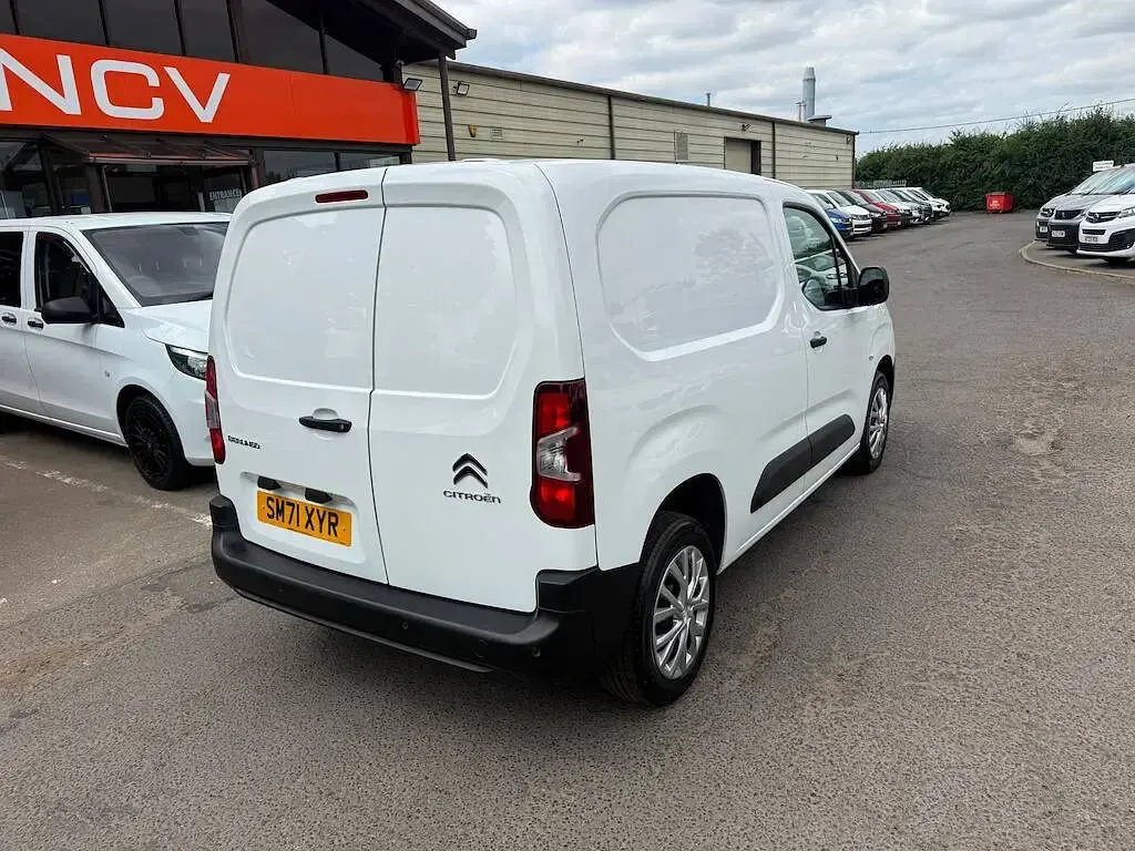 Used Citroën Berlingo 100 HP (73 kW) 2022 White MPV