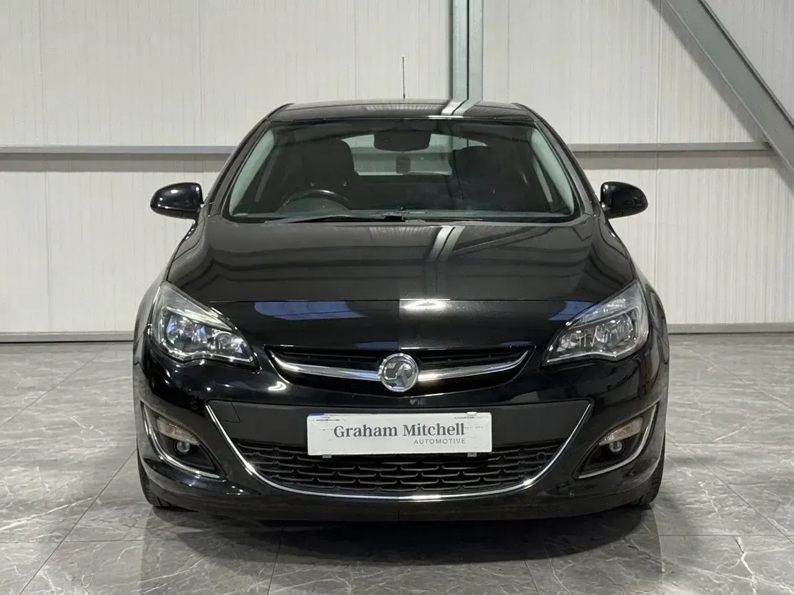 Used Vauxhall Astra 115 HP (84 kW) 2013 Black Hatchback