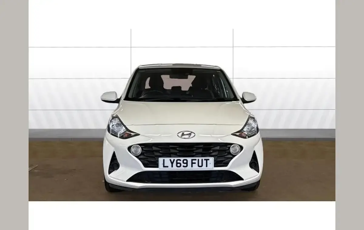 Used Hyundai i10 SE 67 HP (49 kW) 2020 White Hatchback