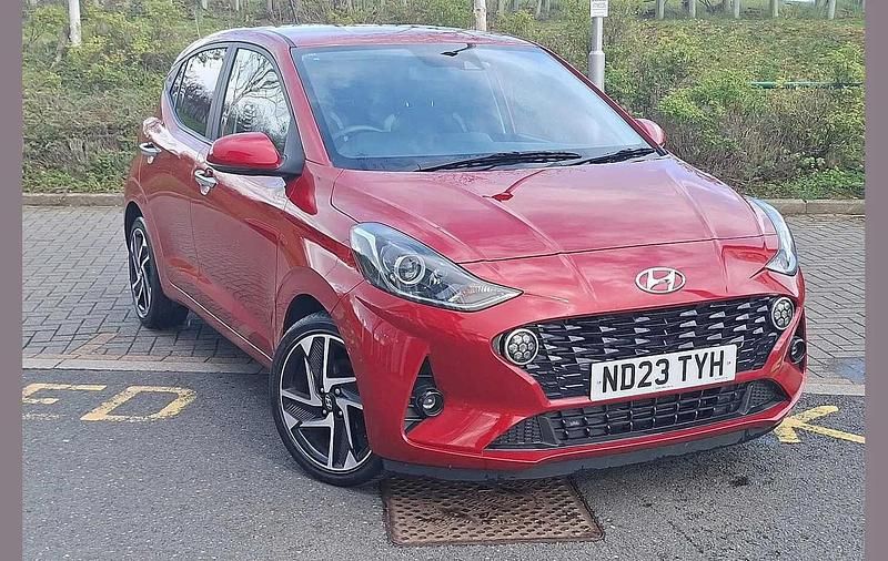 Used Hyundai i10 Premium 65 HP (47 kW) 2023 Red Hatchback