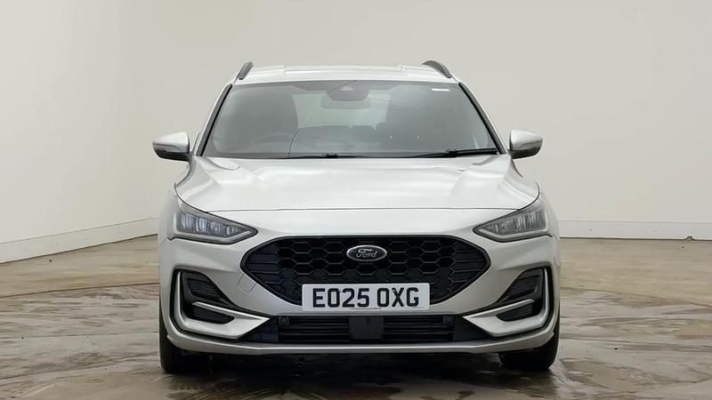 Silver Used 2025 Ford Focus ST-Line Estate | £21,015 (Fair price) - Image 1/4