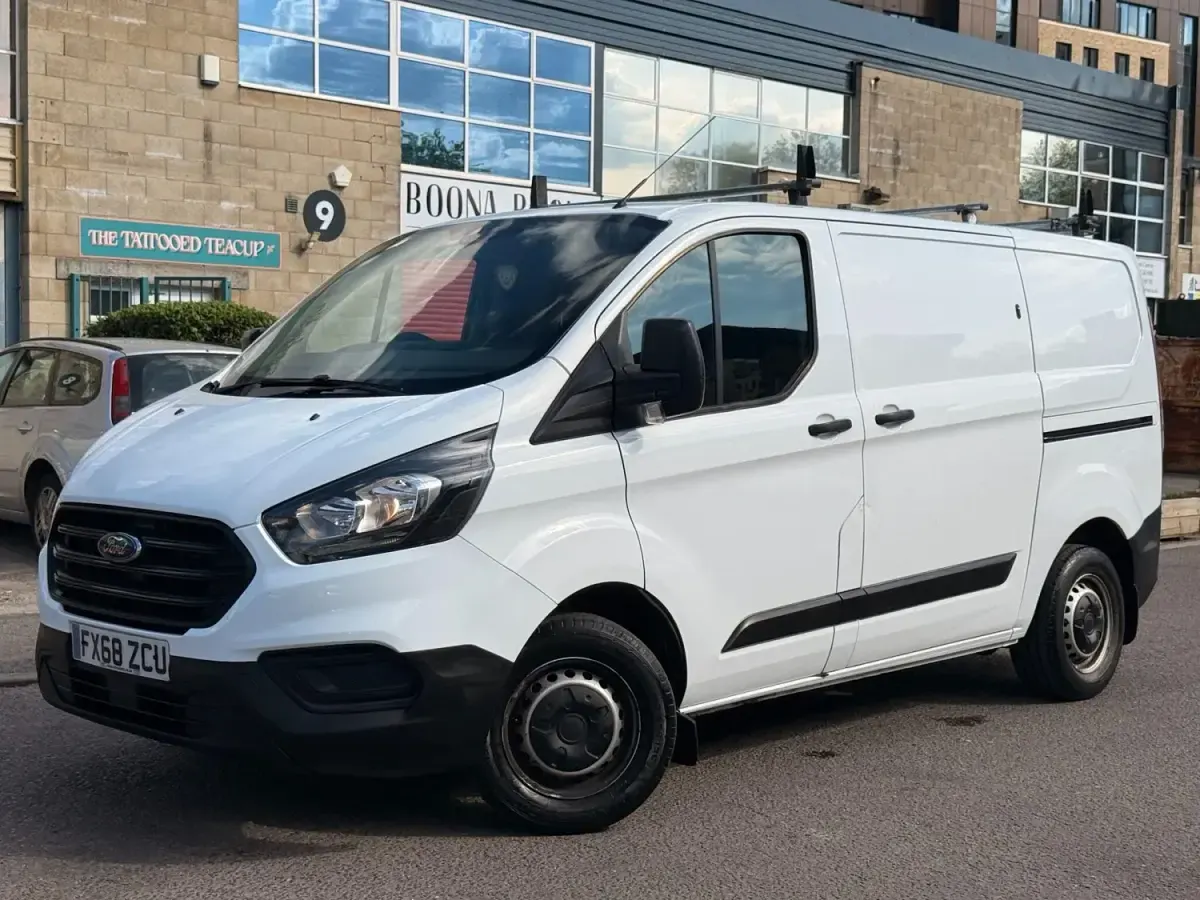Second-hand Ford Transit Custom 105 CP (77 kW) 2018 Alb Van