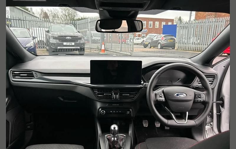 Used Ford Focus ST-Line 123 HP (90 kW) 2023 Silver Hatchback