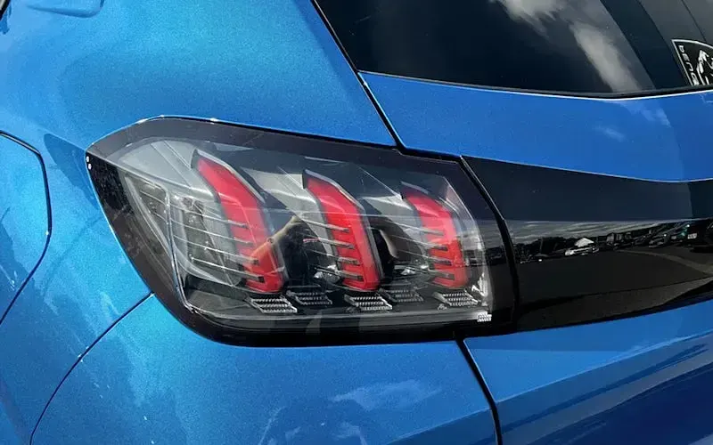 Used Peugeot 208 Allure+ 102 HP (75 kW) 2023 Blue Hatchback