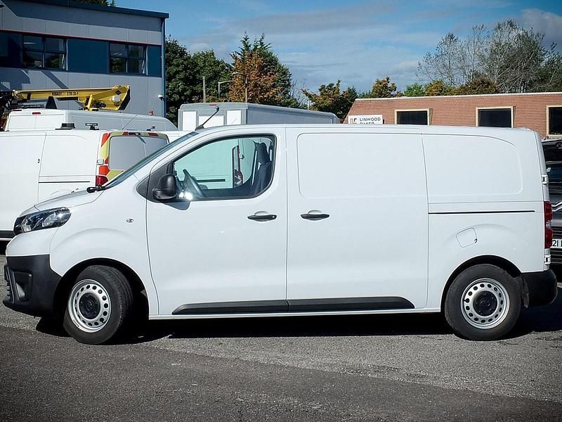 Used Toyota Proace Active 88 kW (120 HP) 2023 White MPV