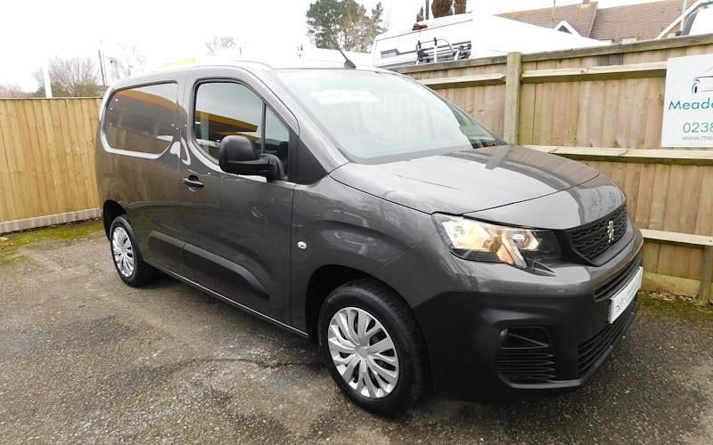 Used Peugeot Partner 102 HP (75 kW) 2020 Grey MPV