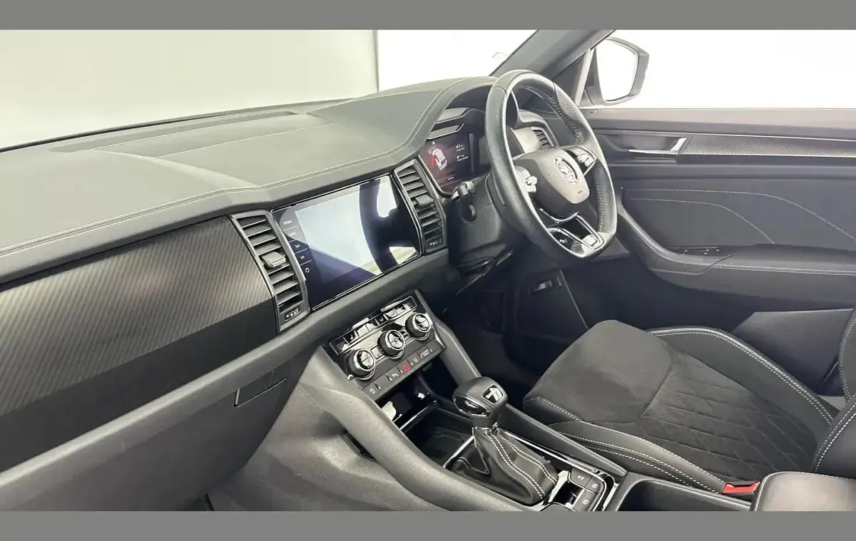 Used Skoda Kodiaq SportLine 150 HP (110 kW) 2023 Brilliant silver metallic SUV