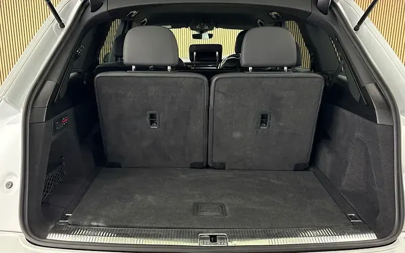 Used Audi Q7 Black Edition 231 HP (169 kW) 2020 White SUV