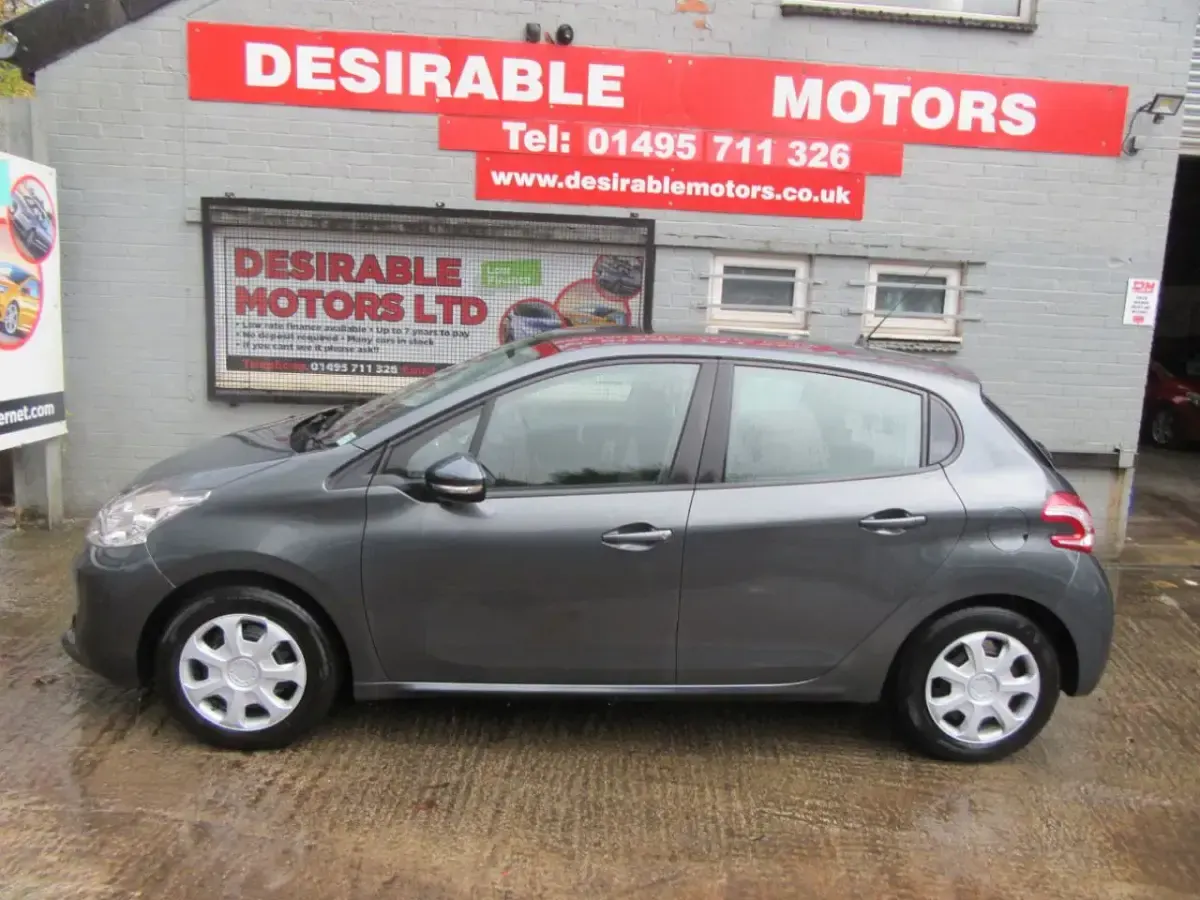 Used Peugeot 208 Access 82 HP (60 kW) 2014 Grey Hatchback