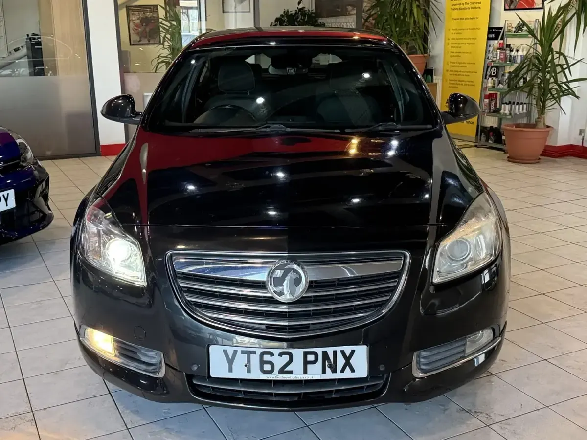 Używany Vauxhall Insignia SRi 160 KM (117 kW) 2012 Czarny Hatchback