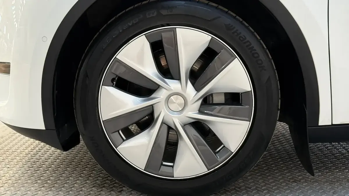 Used Tesla Model Y Long Range AWD 85 kW (116 HP) 2022 White SUV