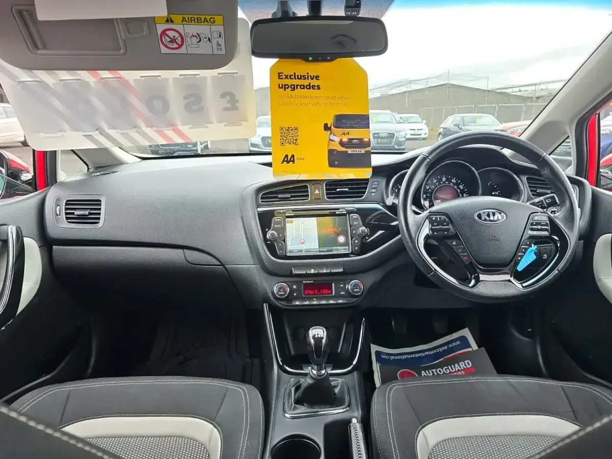 Używany Kia Ceed 127 KM (93 kW) 2014 Czerwony Hatchback