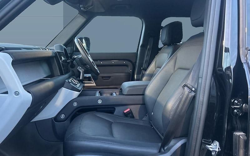 Used Land Rover Defender HSE Dynamic 249 HP (183 kW) 2025 Estate