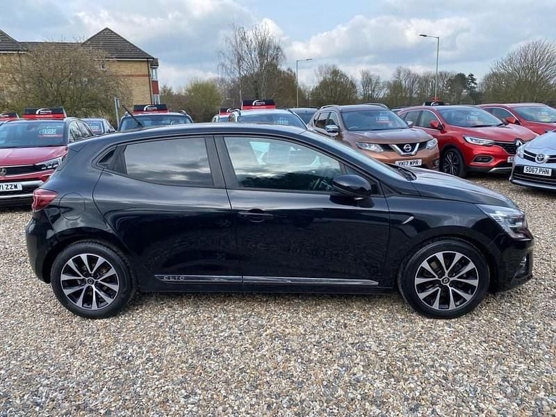 Used Renault Clio V Iconic 85 HP (62 kW) 2020 Black Hatchback