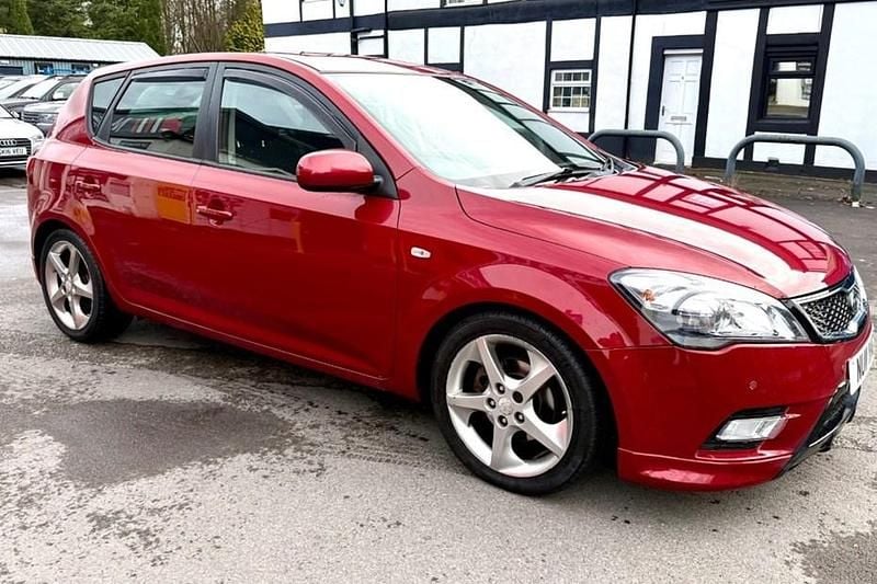 Red Used 2011 Kia Ceed Hatchback | £1,499 (Fair price) - Image 1/1