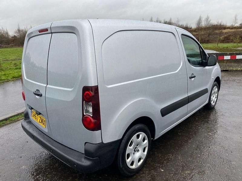 Used Peugeot Partner 97 HP (71 kW) 2017 Silver MPV