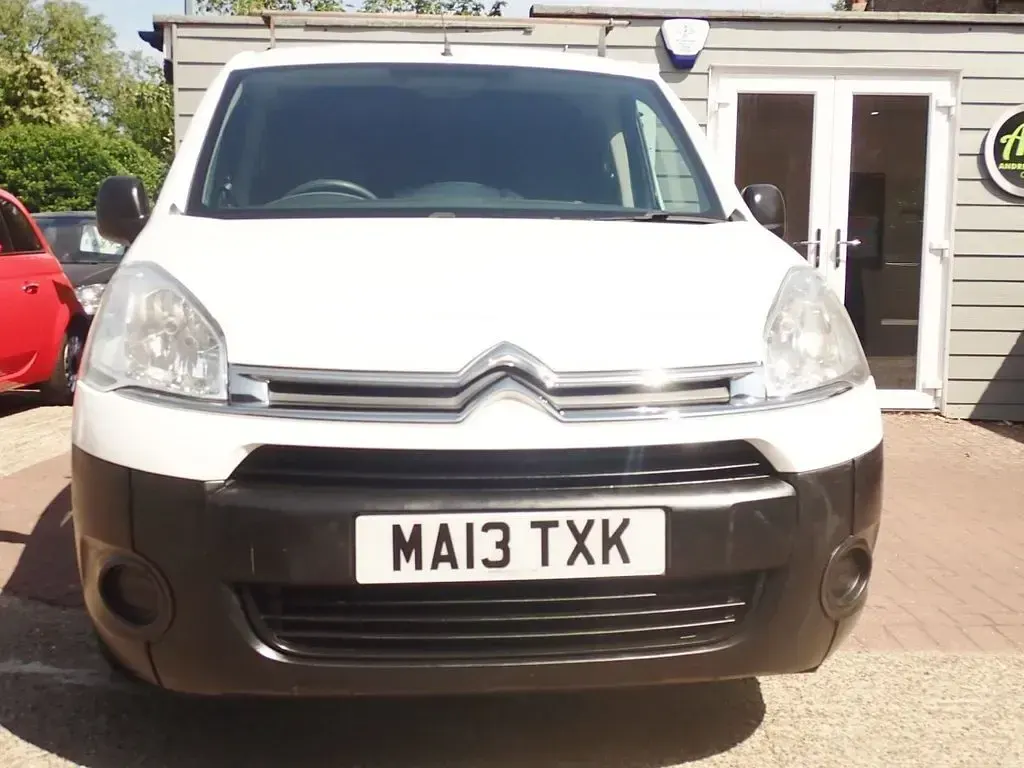 Used Citroën Berlingo 75 HP (55 kW) 2013 White MPV