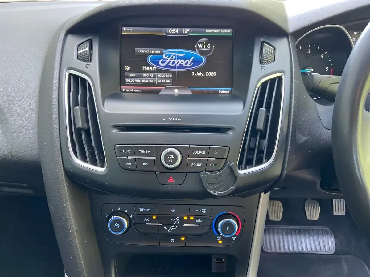 Used Ford Focus Zetec 2015 Blue Hatchback