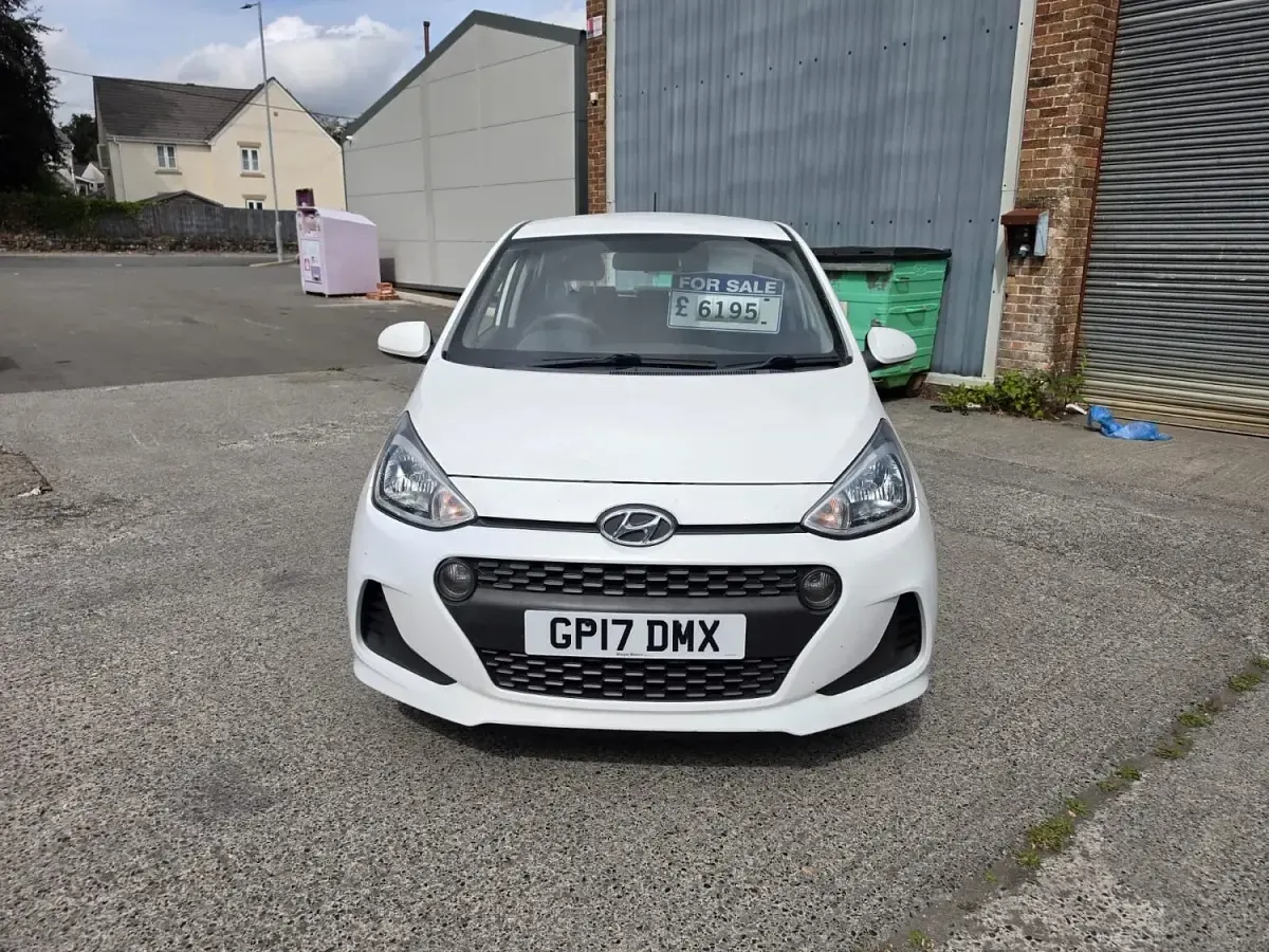 Used Hyundai i10 SE 87 HP (63 kW) 2017 White Hatchback