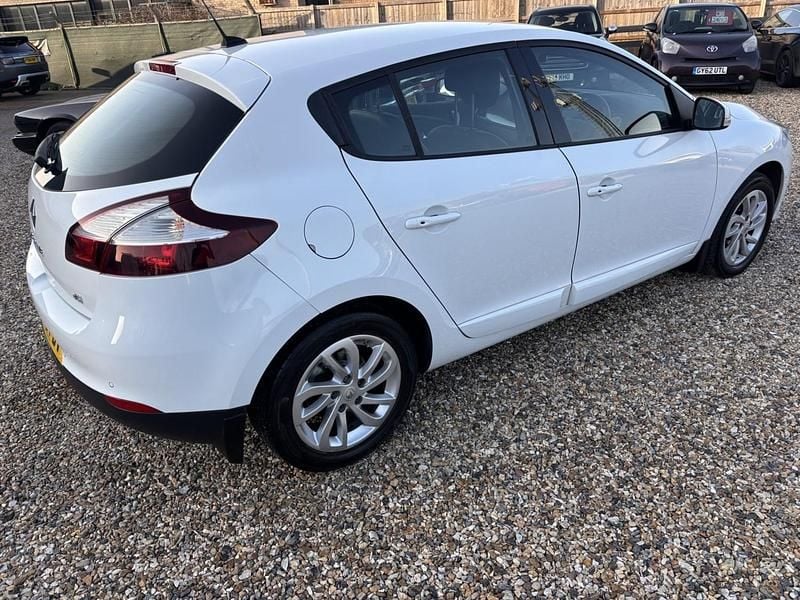 Used Renault Mégane III Dynamique 2015 White Hatchback