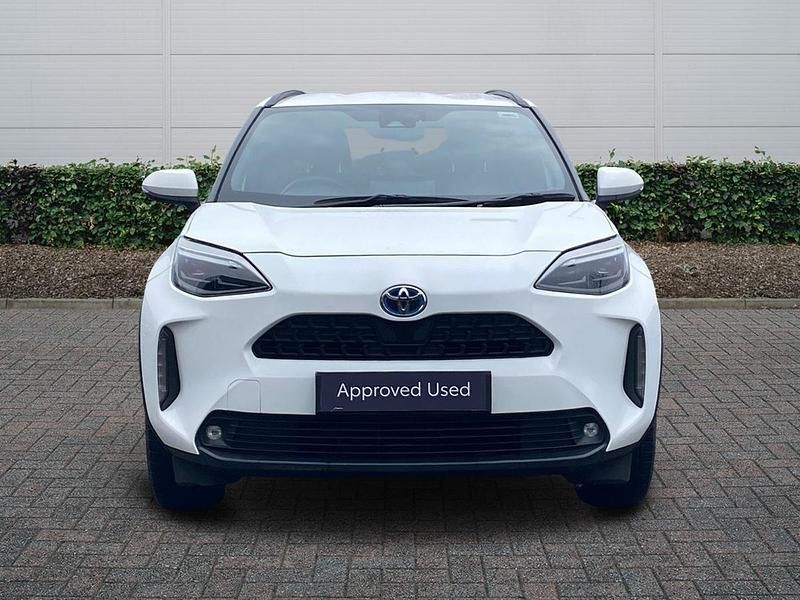 Used Toyota Yaris Hybrid Design 2023 White Hatchback