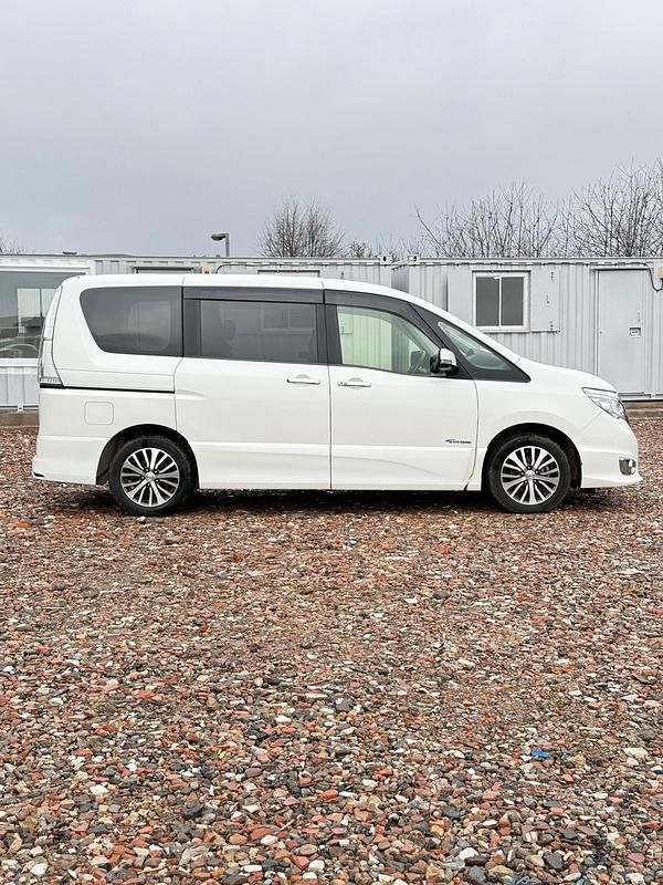 Used Nissan Serena 2014 White MPV