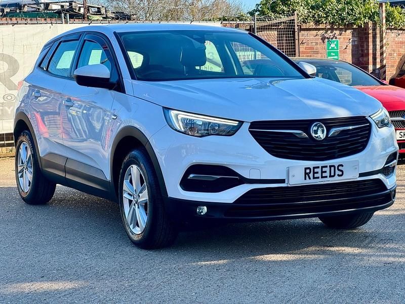 White Used 2018 Vauxhall Grandland X S SUV | £9,990 (Fair price) - Image 1/4