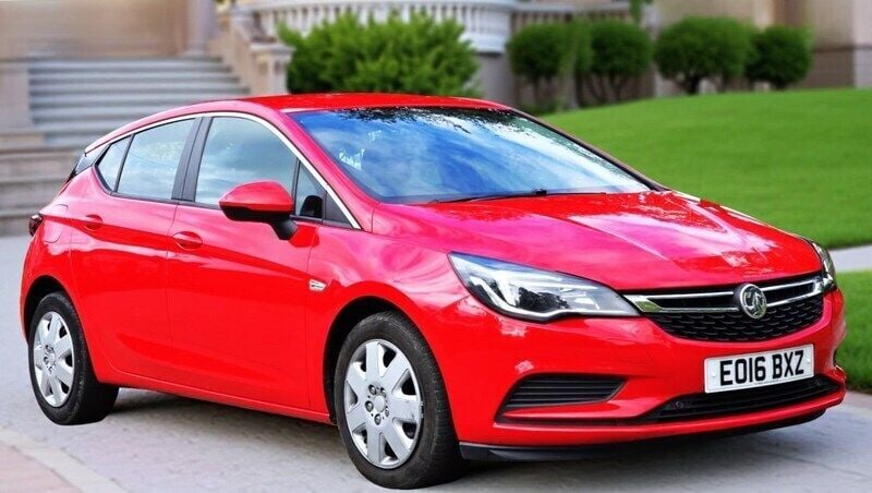 Red Used 2016 Vauxhall Astra Hatchback | £4,590 (Fair price) - Image 1/4