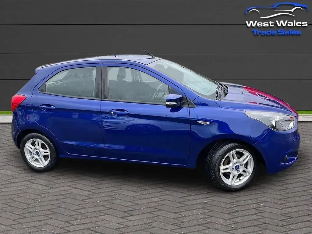 Używany Ford Ka Plus Zetec 85 KM (62 kW) 2018 Niebieski Hatchback