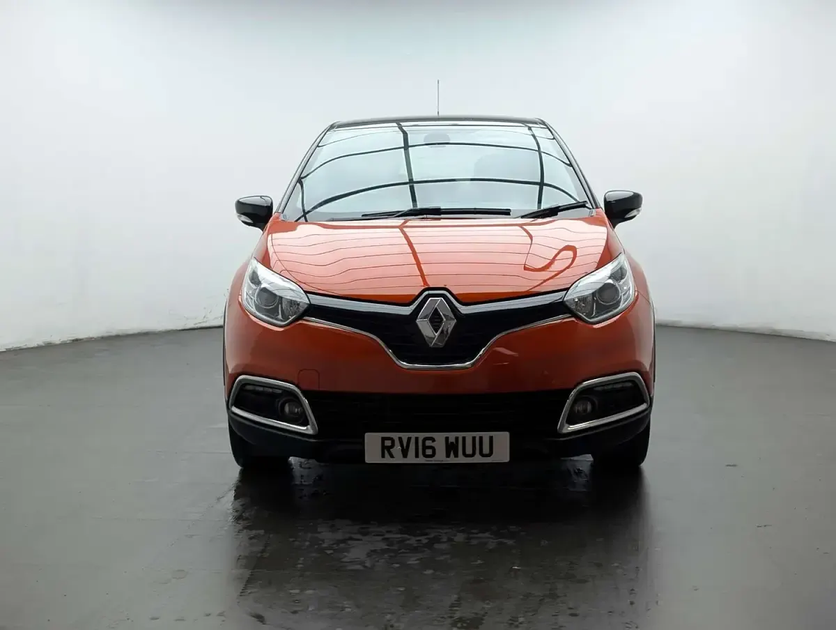 Used Renault Captur Dynamique 90 HP (66 kW) 2016 Orange and black SUV