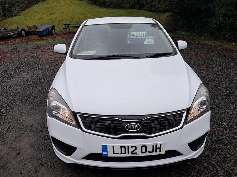 Used Kia ProCeed 2012 White Hatchback