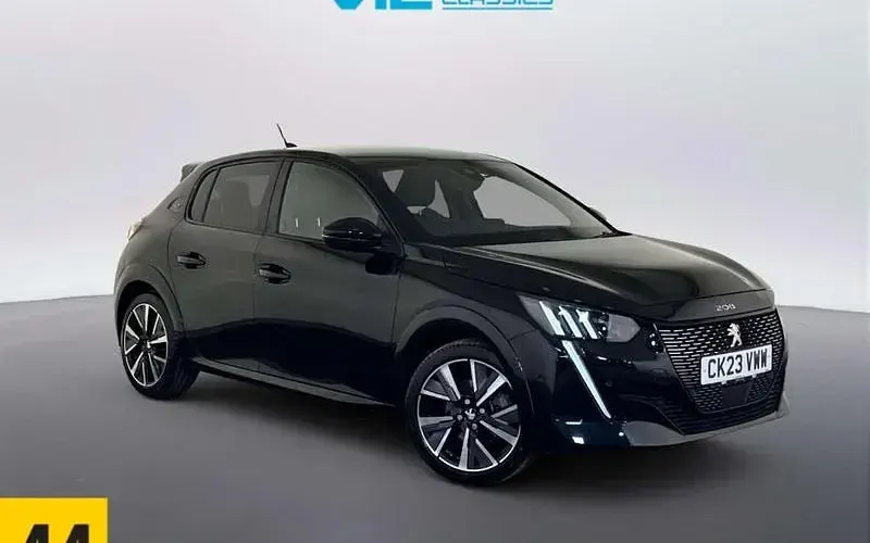 Second-hand Peugeot 208 GT 131 CP (96 kW) 2023 Hatchback