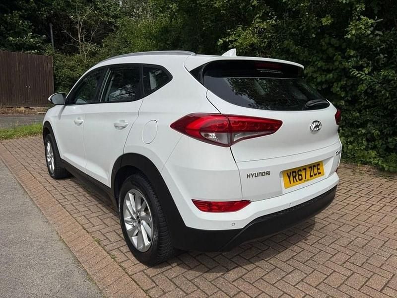 Used Hyundai Tucson SE 132 HP (97 kW) 2017 White SUV