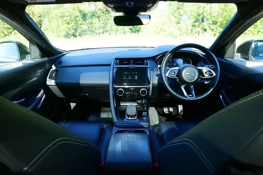 Używany Jaguar E-Pace R-Dynamic 204 KM (150 kW) 2022 Niebieski SUV