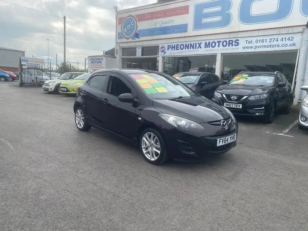 Begagnad Mazda 2 84 HK (61 kW) 2015 Röd Halvkombi