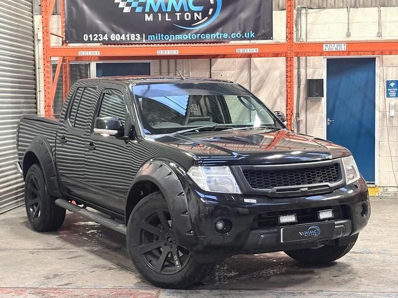 Black Used 2014 Nissan Navara Tekna Pickup | £6,250 (Fair price) - Image 1/4