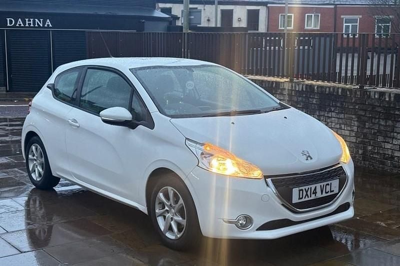White Used 2014 Peugeot 208 Active Hatchback | £2,995 (Good price) - Image 1/1