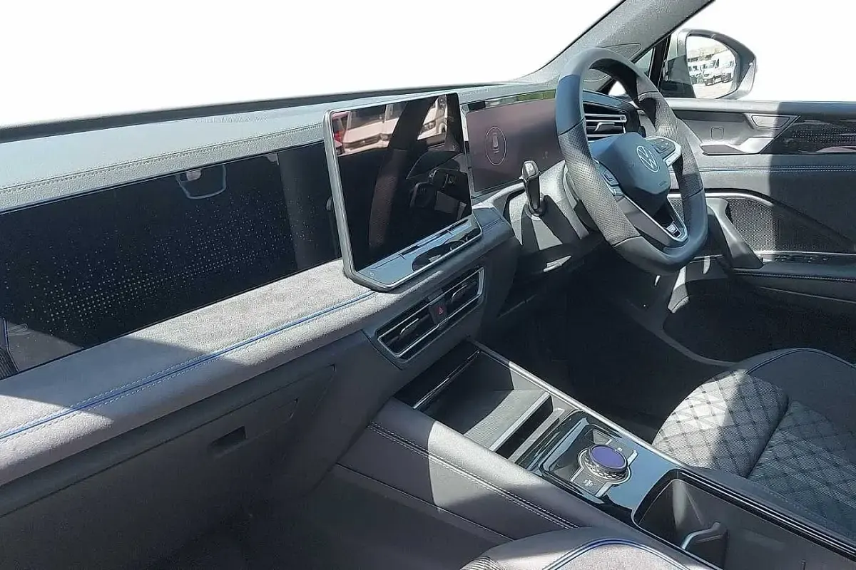 New VW Tiguan R-line 150 HP (110 kW) 2026 Cipressinogreen metallic SUV