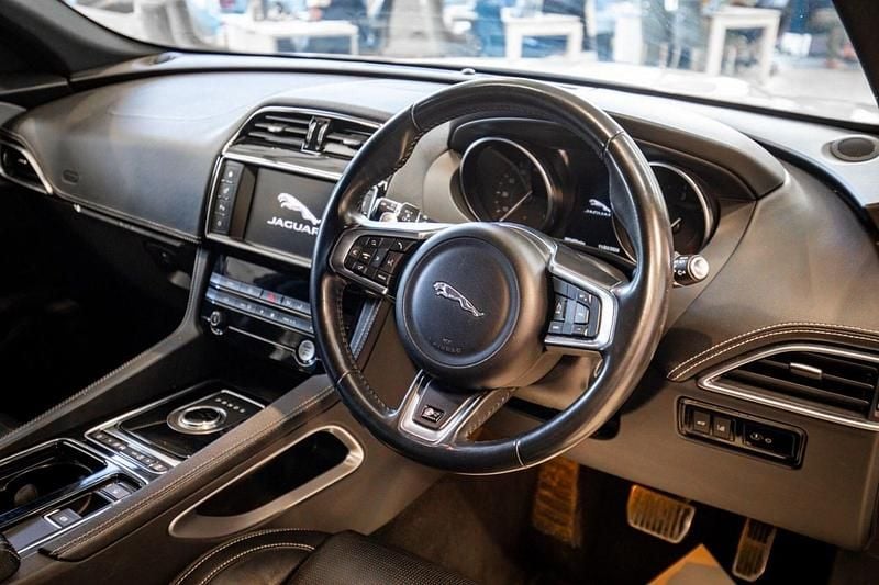 Used Jaguar F-Pace R-Sport 180 HP (132 kW) 2018 White SUV