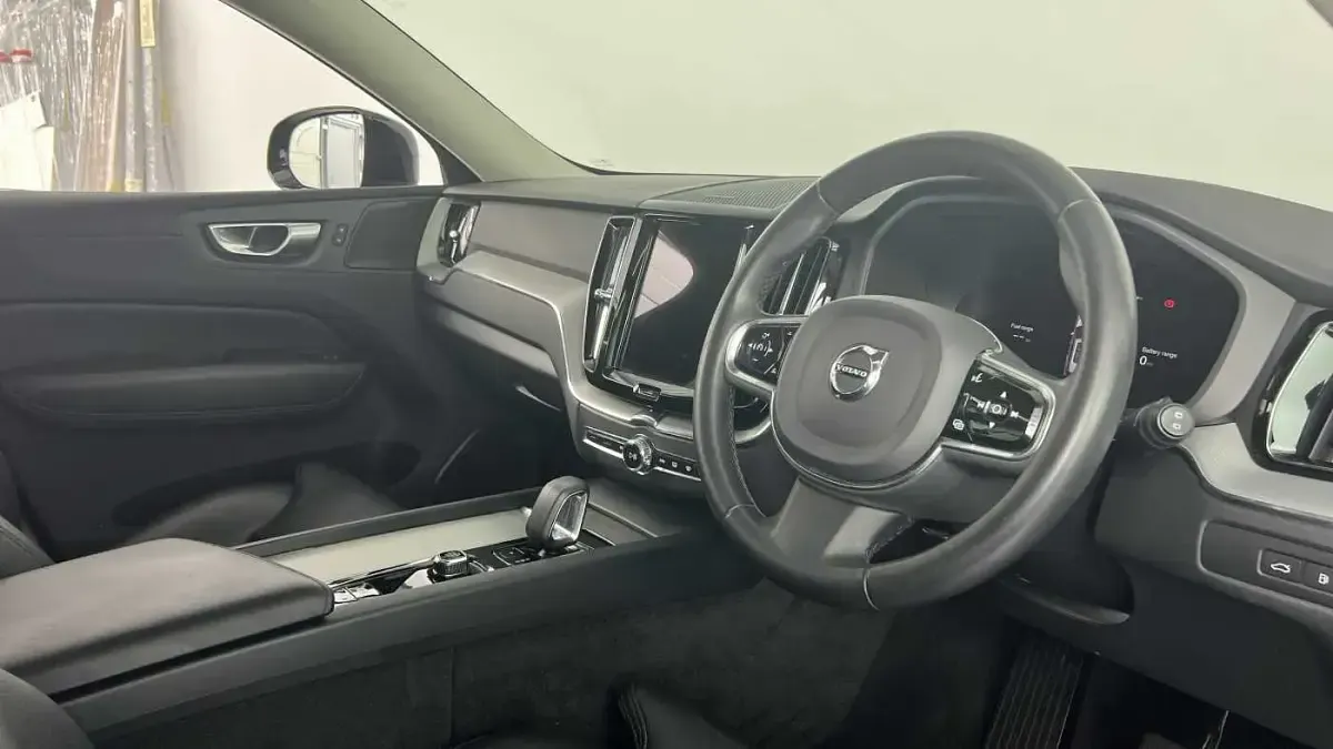 Used Volvo XC60 Plus 249 HP (183 kW) 2023 Black SUV