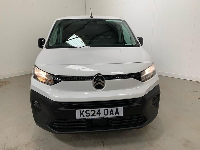 Used Citroën Berlingo 100 HP (73 kW) 2024 White MPV